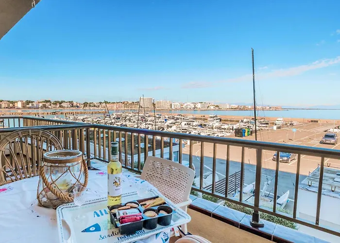 Lovely Apartment In Lescala With Kitchen