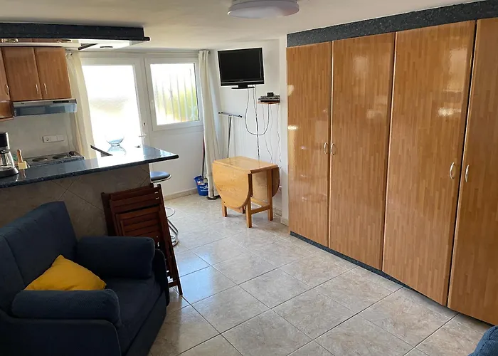 Studio Dans Un Endroit Calme Et Discret D Empuria