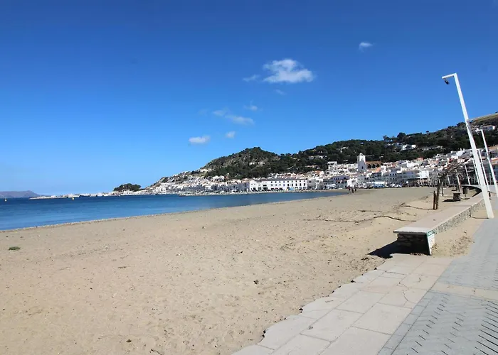 Apartamento En El Port De La Selva: Planta Baja, Terraza Y Wifi A Metros De La Playa - Es-228-52