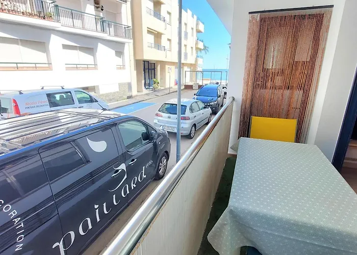 Apartamento En Llanca: 2 Habitaciones, Terraza, Frente A La Playa Del Port, ¡Mascotas Bienvenidas! - Es-170-78