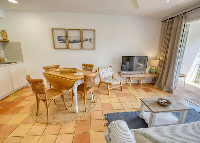 Refurbished Apartment Seaview, Santa Agata