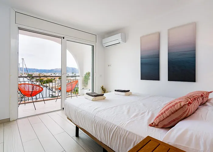 Apartamento Frente Al Canal Con Terraza