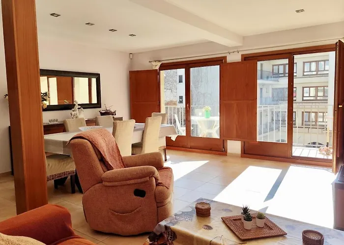 Large Floor With Communal Pool