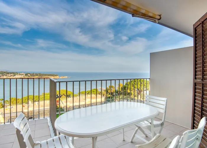 Eden Mar Apt 19