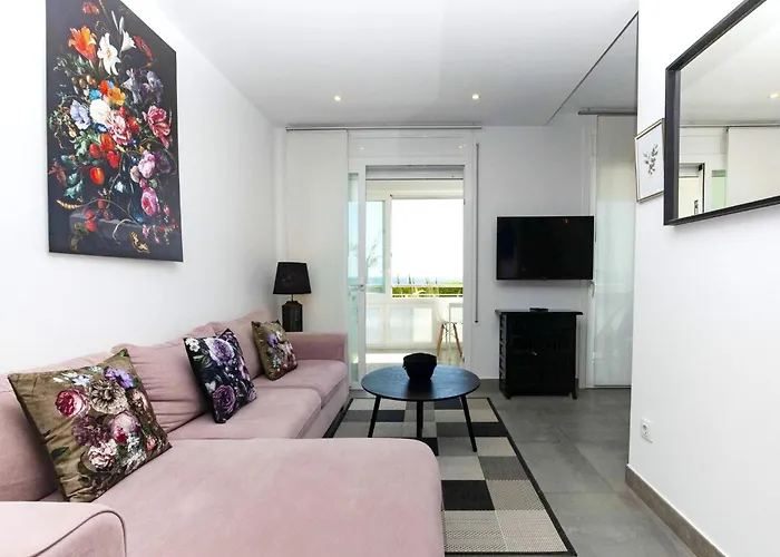 Beautiful 2-Bedroom Apartment For 5 People