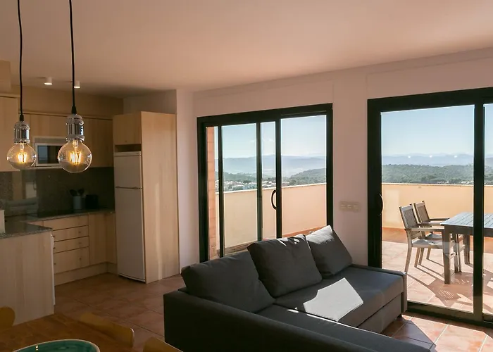 2 Bedroom Apartment Close To The Center Of Begur. Terrace And Panoramic Sea Views