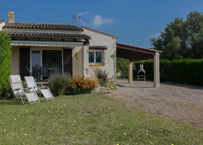 2 Bedroom Semi-Detached House In Urb. Torre Gran, L\'Estartit. Great Garden And Community Pool