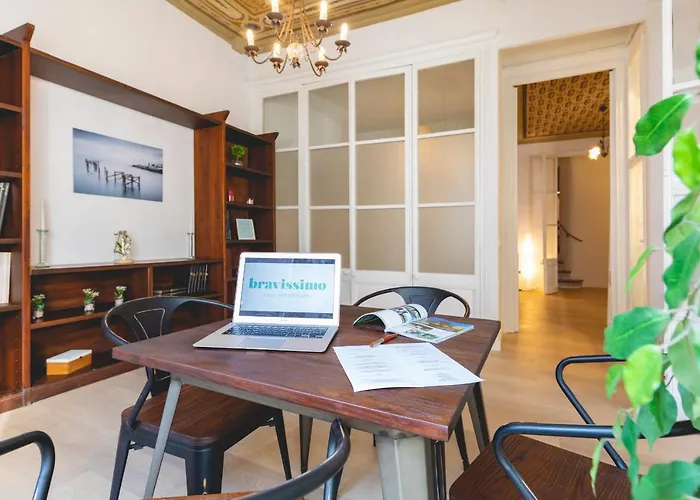 Bravissimo Placa Del Vi, Authentic Historic Apartment