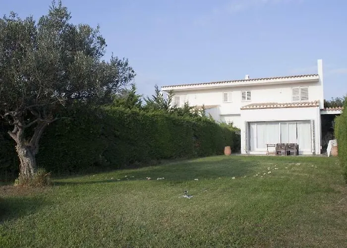 Casa Con Encanto Y Jardin Amplio En Cadaques