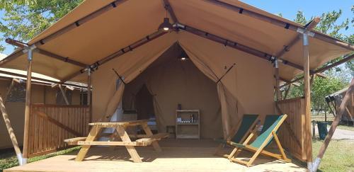 Apartment Camping Nautic Almata *