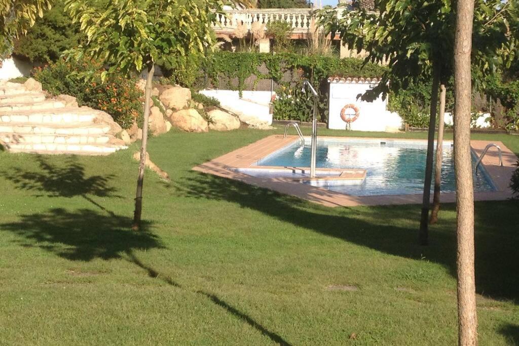 Casita Blanca Con Fibra óptica Y Piscina Cominutaria *