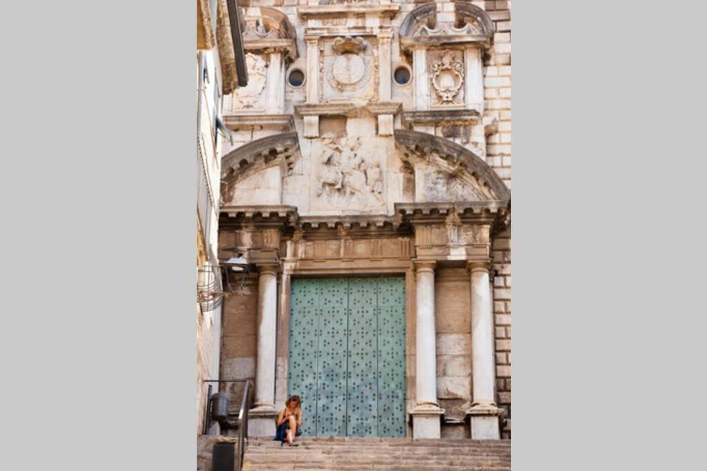 Eiffel Bridge Boutique Apartment Girona