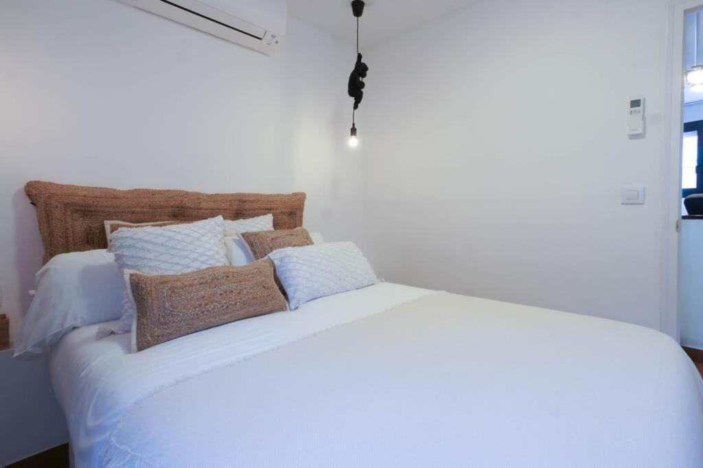 Eiffel Bridge Boutique Girona