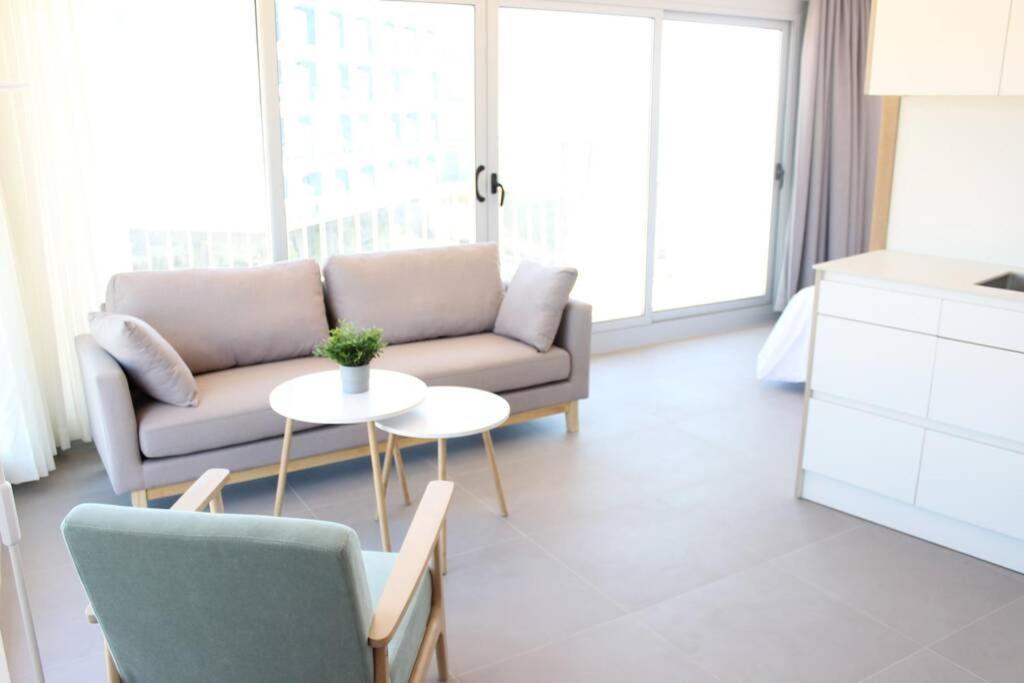 Beautiful Loft, Huge Sunny Terrace, View Over The And Sea Apartamento Rosas