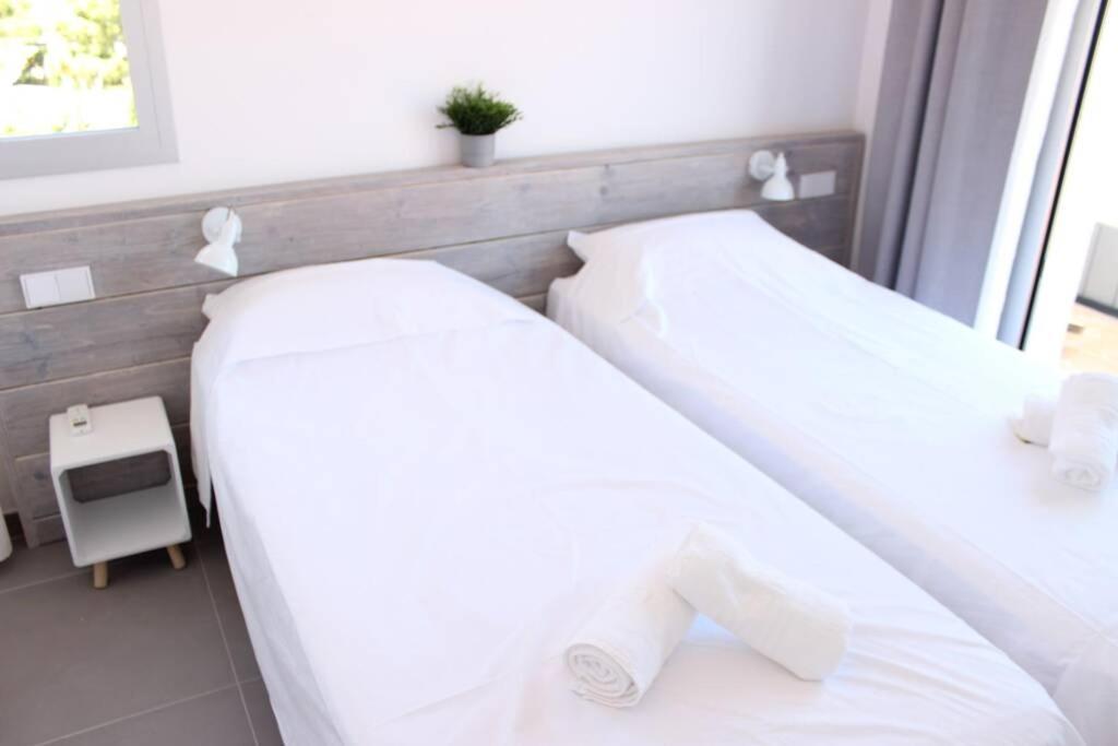 Beautiful Loft, Huge Sunny Terrace, View Over The And Sea Apartamento Rosas