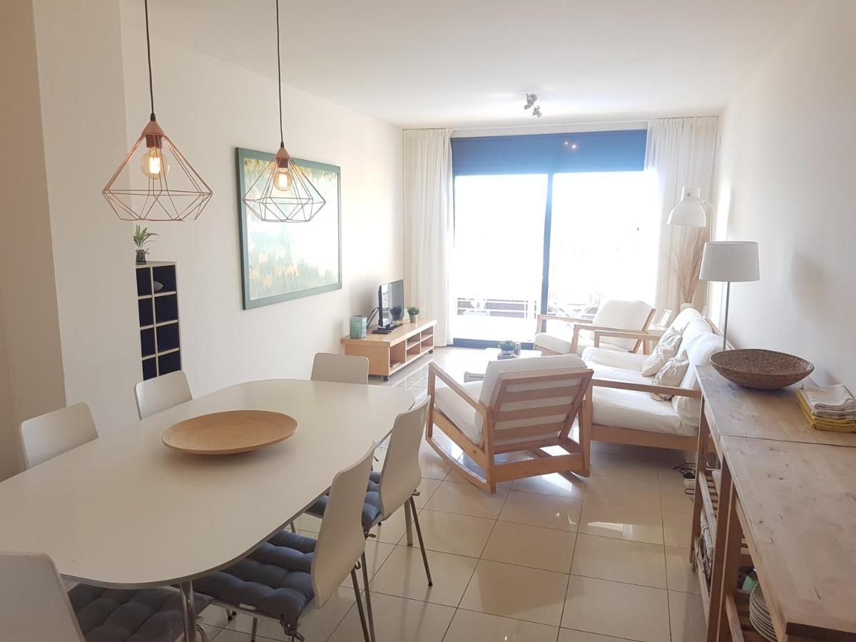 Beautiful 75m2 With View At The Beach, Pool, Parking Rosas