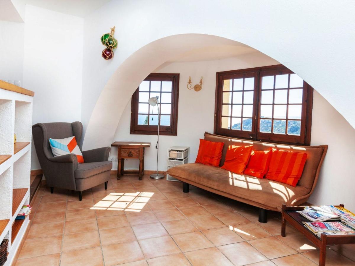 Holiday Kotare Begur