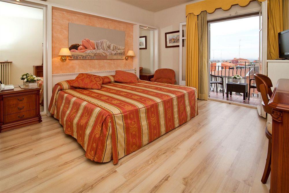 Hotel Pirineos By Pierre &
