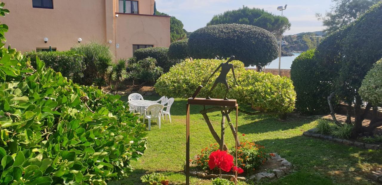 Сasa de vacaciones Casa Con Jardín A 30 Metros De La Playa. Vl. *