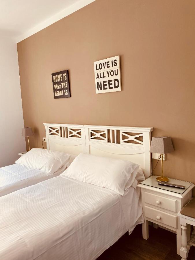 Carbonell Hotel Llanca