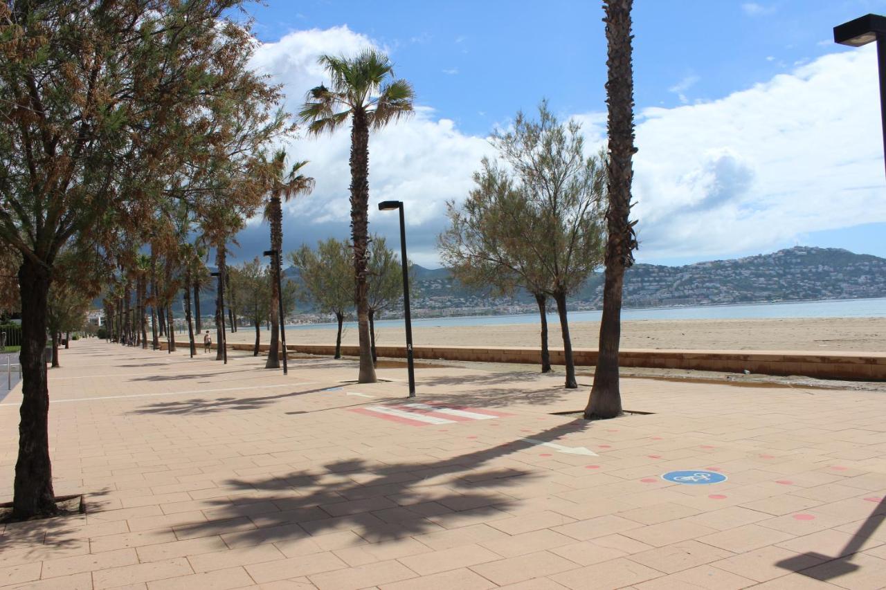Beautiful 75m2 With View At The Beach, Pool, Parking Apartamento *