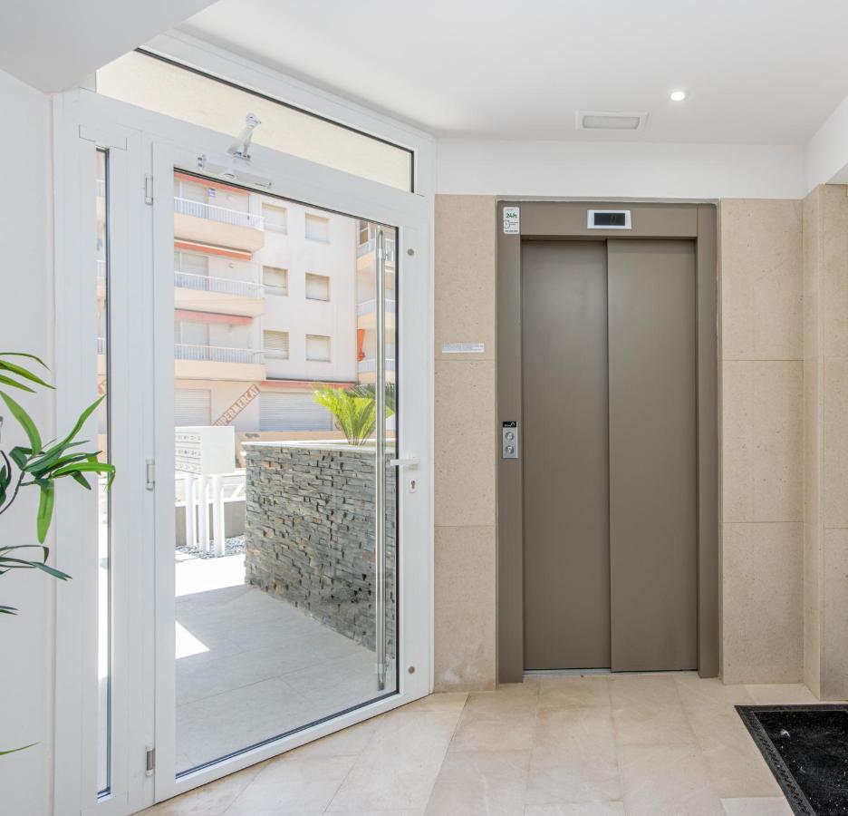 M A R I V E N T With Bathroom And Terrace 50 M2 Roses