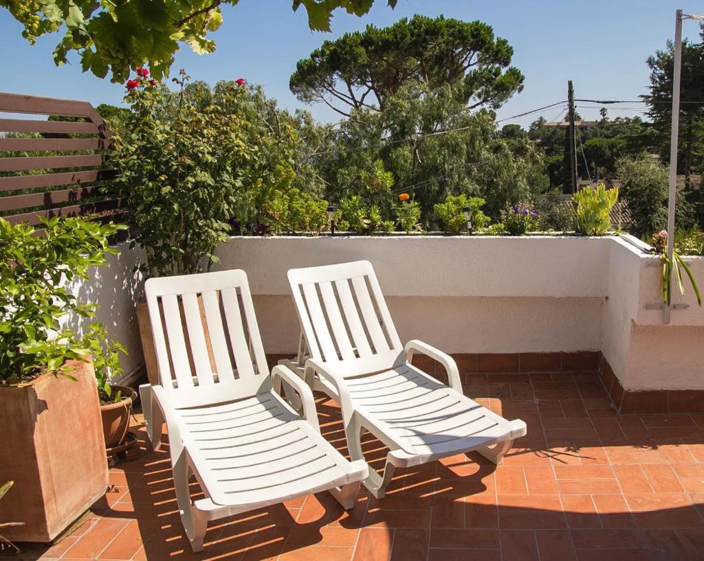 Casita Blanca Con Fibra óptica Y Piscina Cominutaria * Tossa de Mar