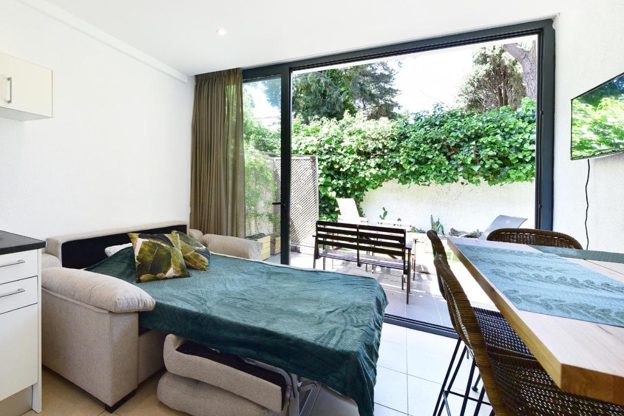 Apartamento Con Jardincito En El Centro De *