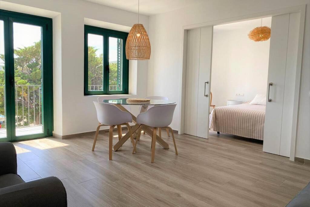 Passeig Ii - In Center With Sea Views *