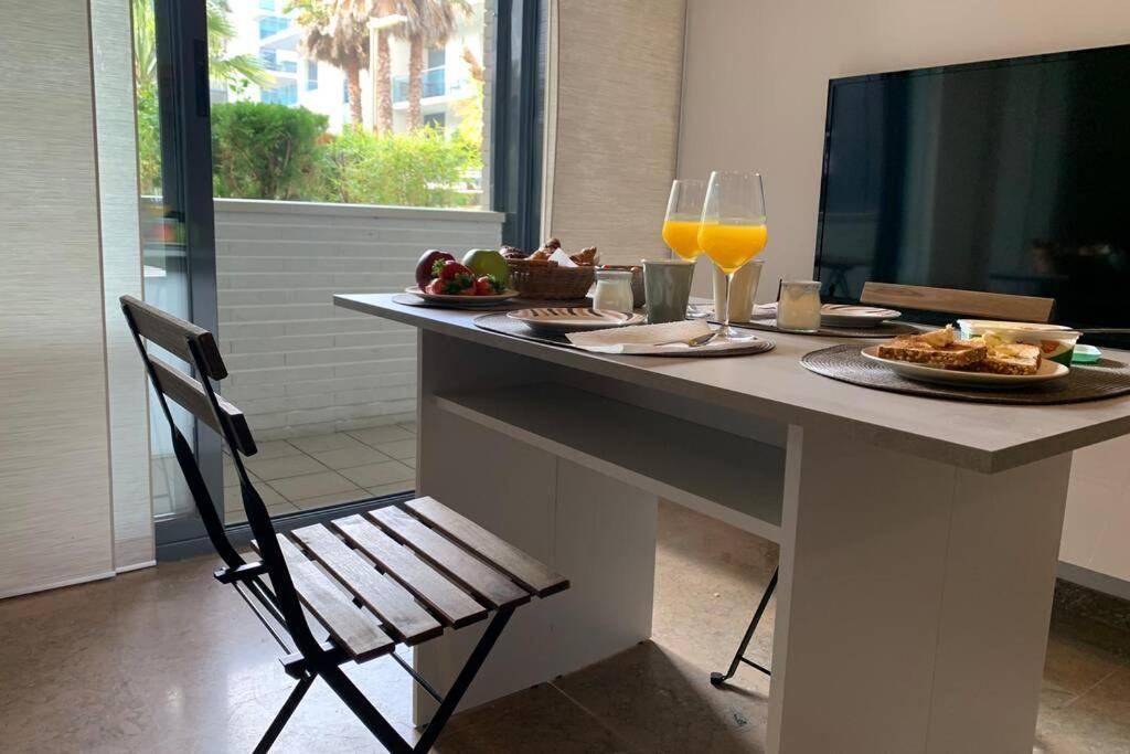Apartment Con Piscina Y Parking En