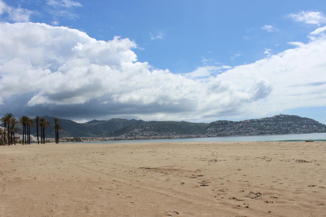 Apartamento Beautiful In Front Of Beach, Pool, View Rosas