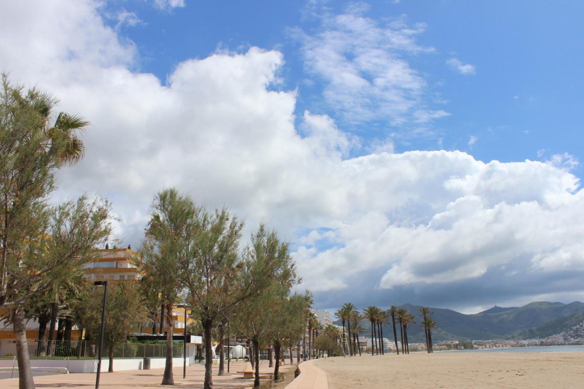 Beautiful In Front Of Beach, Pool, View Rosas