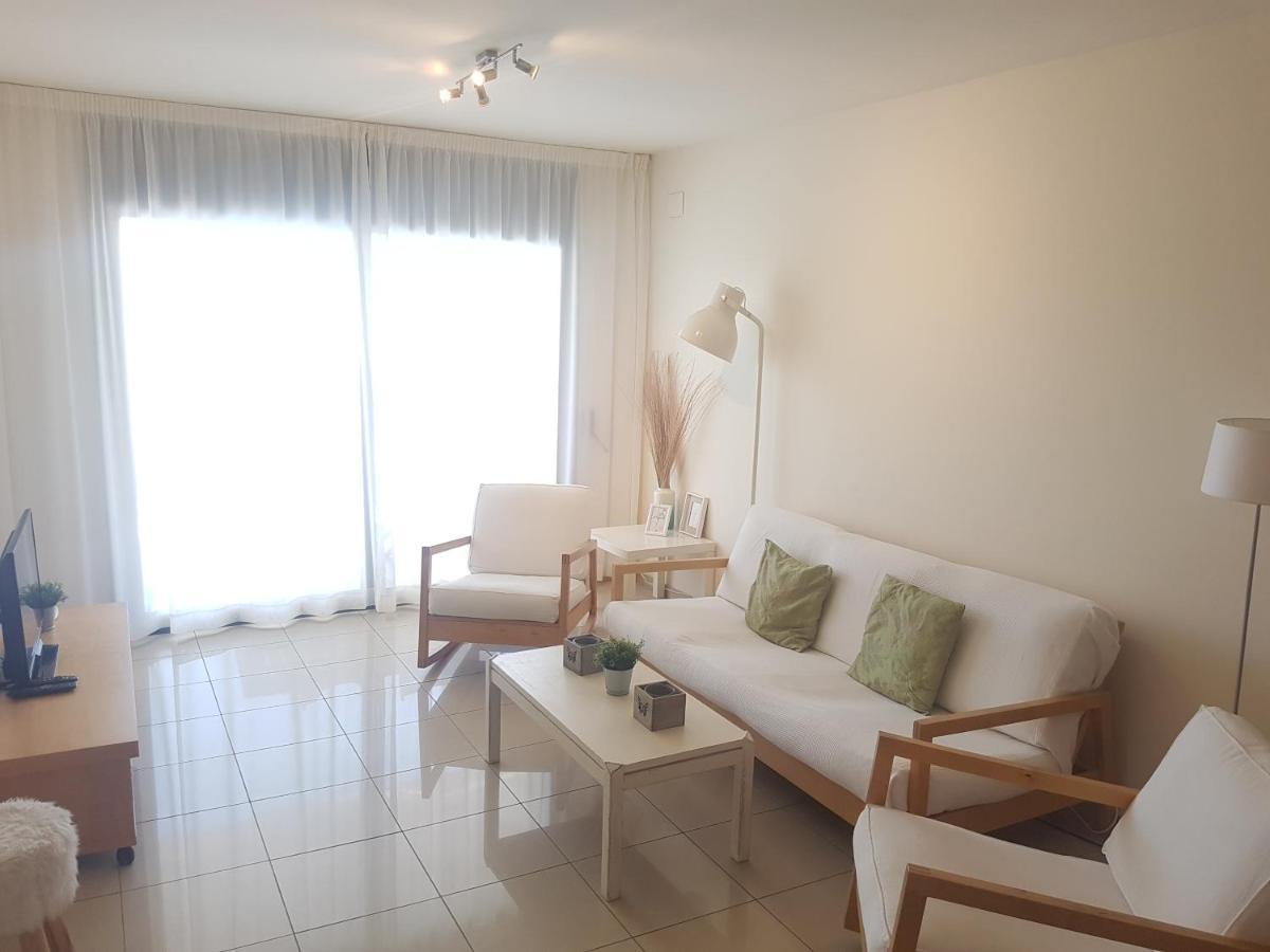Beautiful 75m2 With View At The Beach, Pool, Parking Rosas