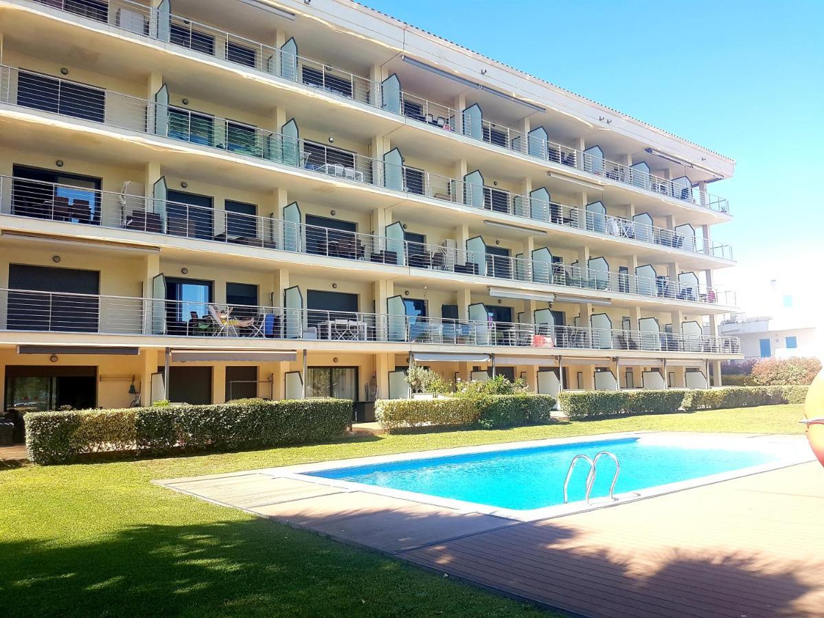 Beautiful 75m2 With View At The Beach, Pool, Parking Apartamento