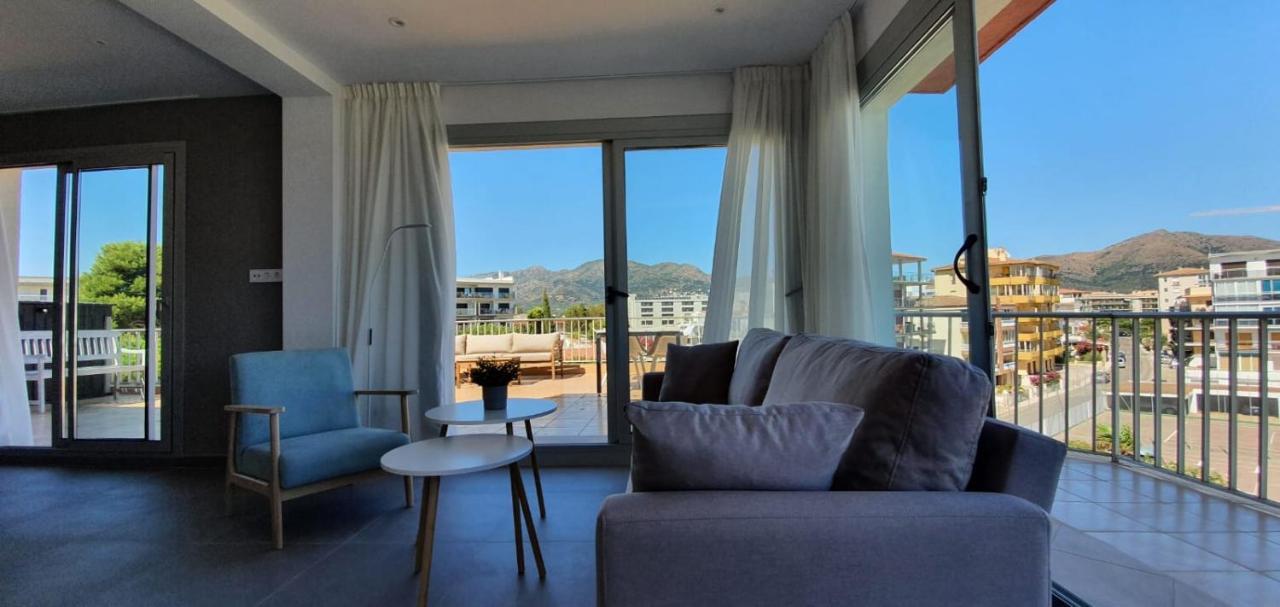 Beautiful Loft, Huge Sunny Terrace, View Over The And Sea Apartamento Rosas
