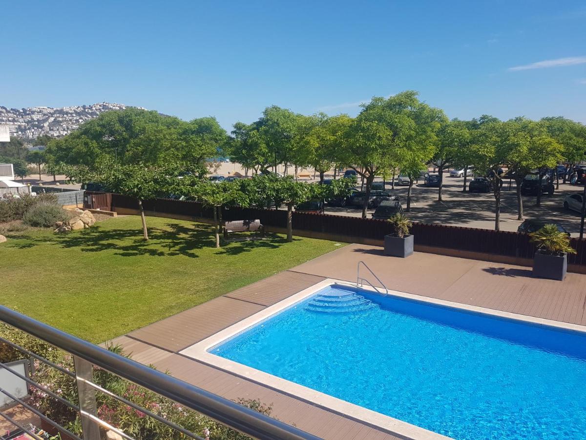 Beautiful 75m2 With View At The Beach, Pool, Parking Apartamento