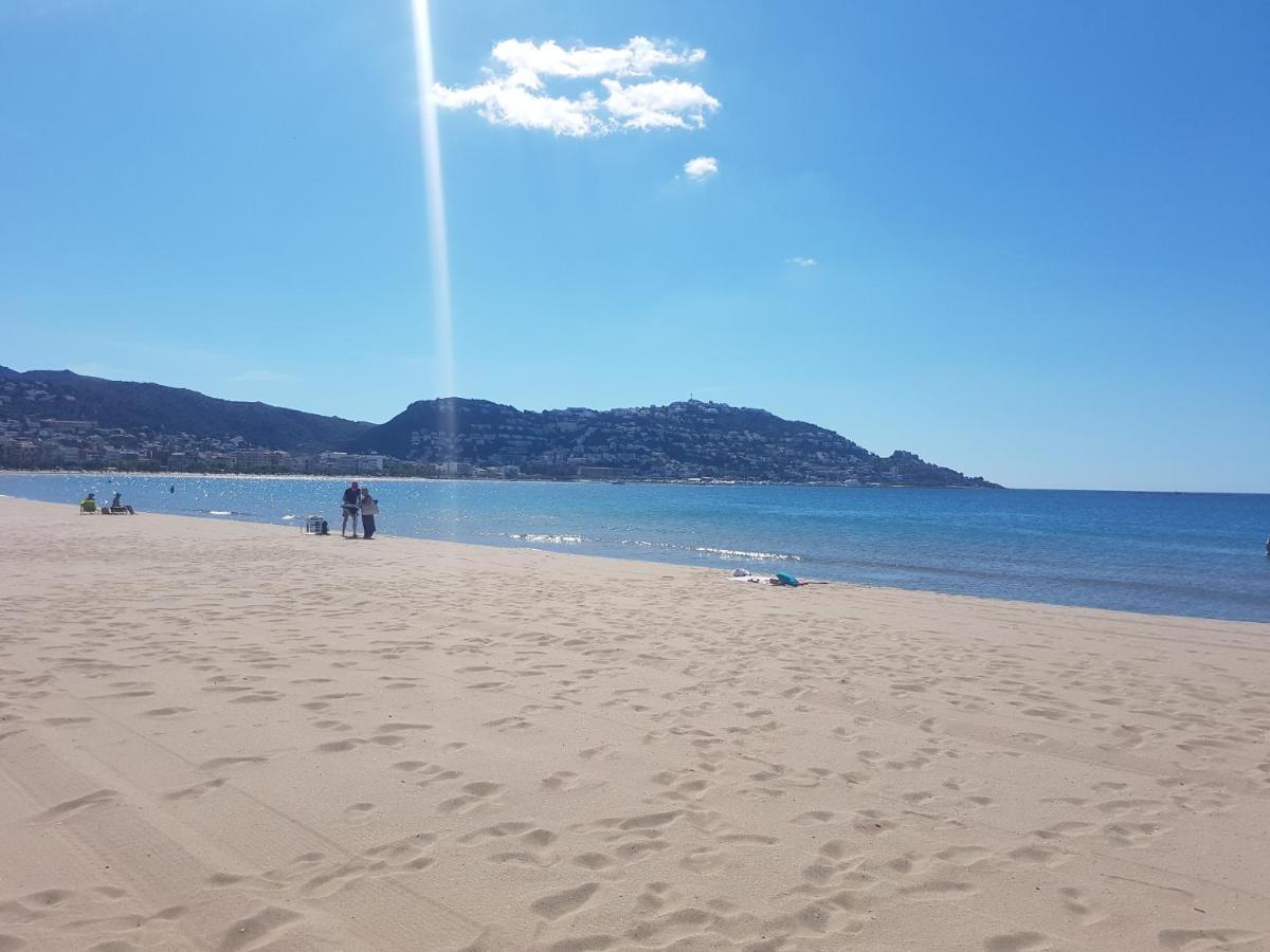 Beautiful 75m2 With View At The Beach, Pool, Parking