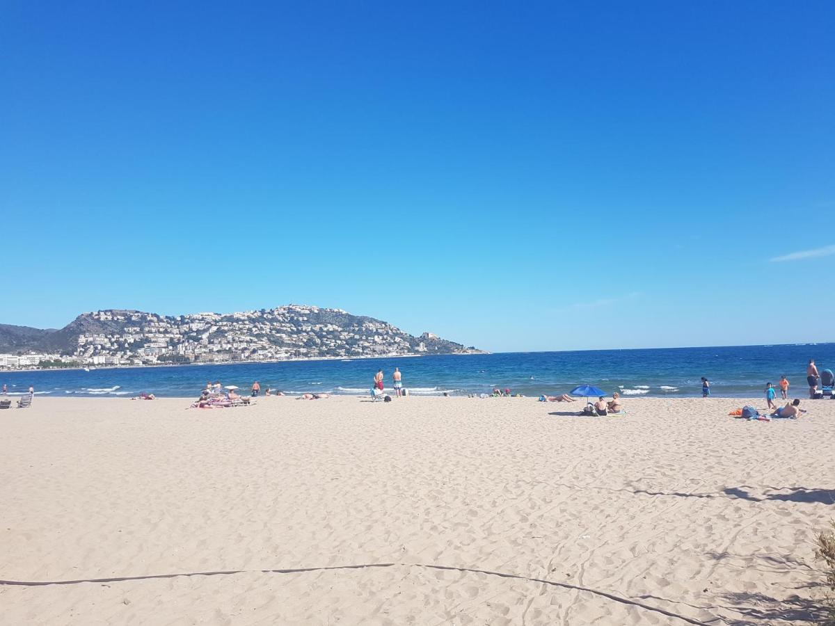 Beautiful 75m2 With View At The Beach, Pool, Parking Apartamento