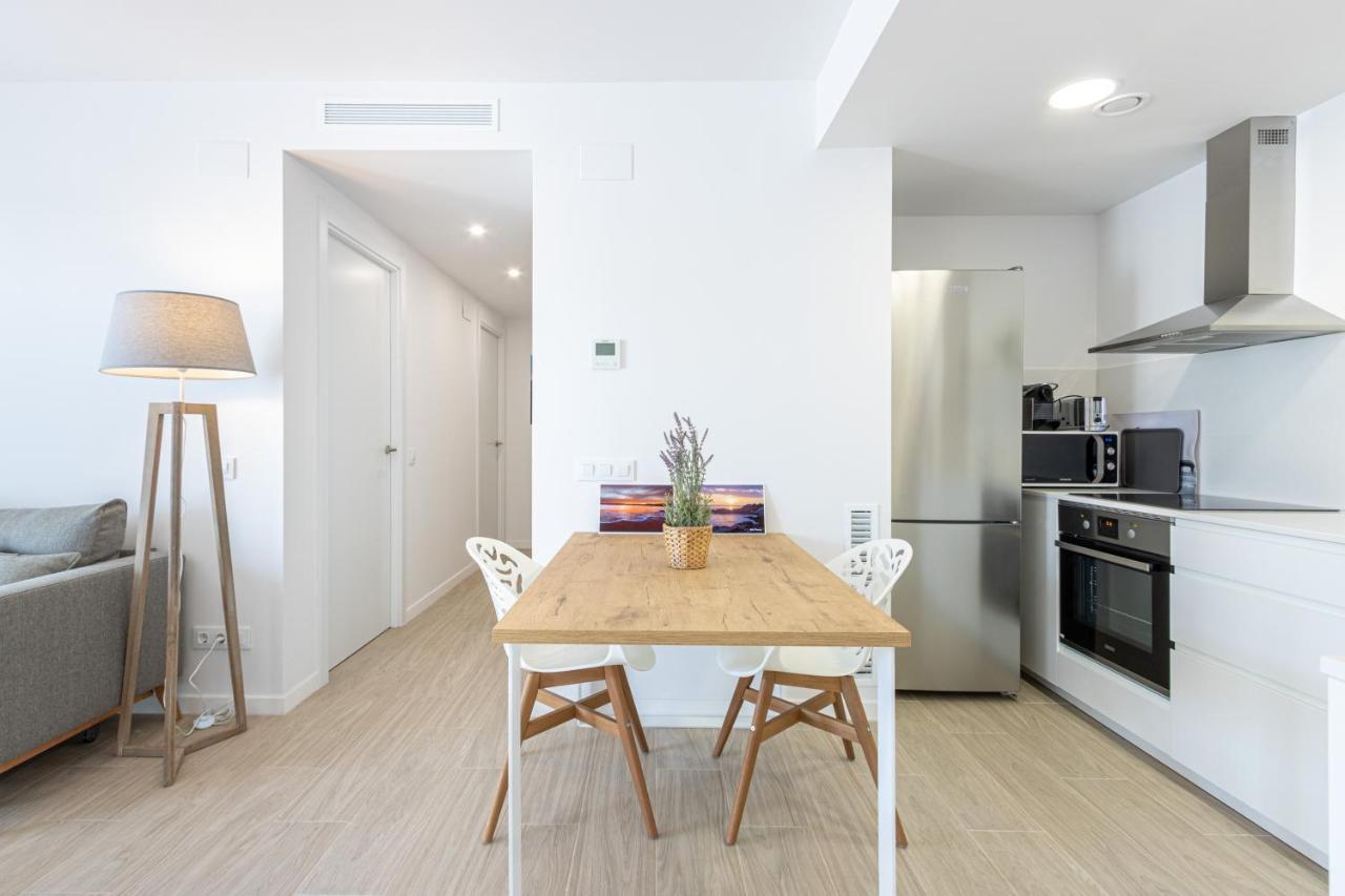 M A R I V E N T With Bathroom And Terrace 50 M2 * Roses
