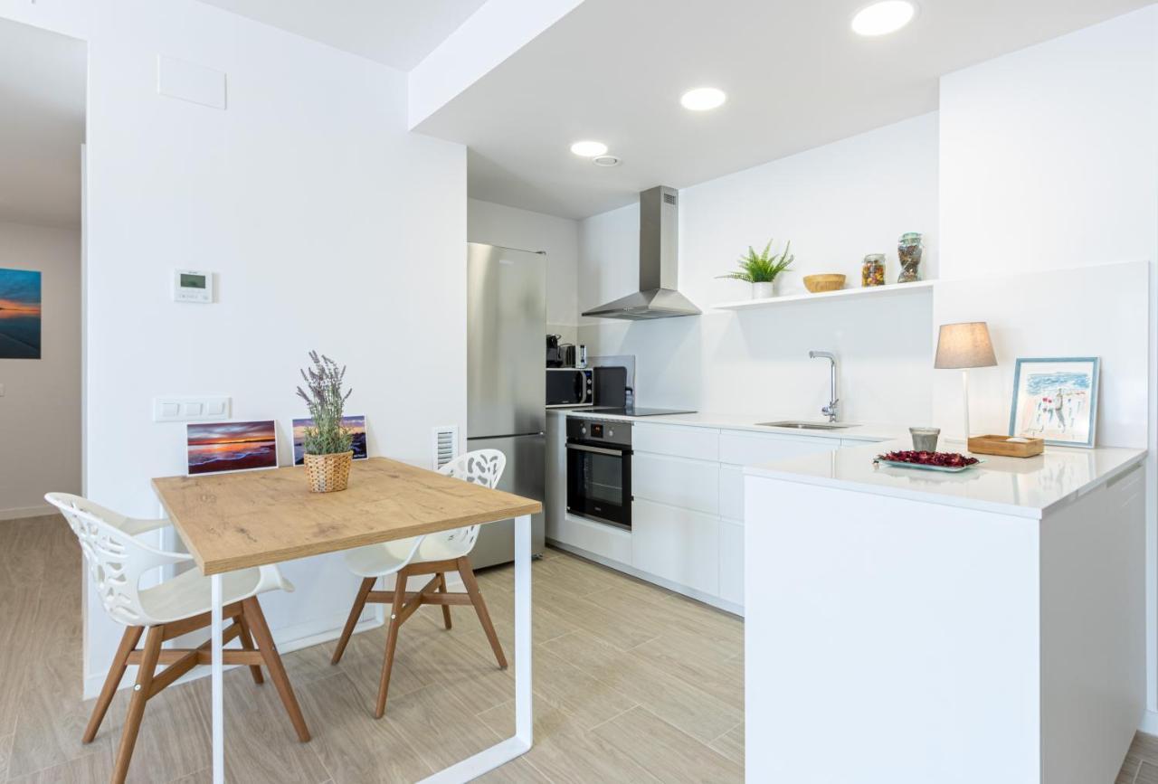 M A R I V E N T With Bathroom And Terrace 50 M2 * Roses
