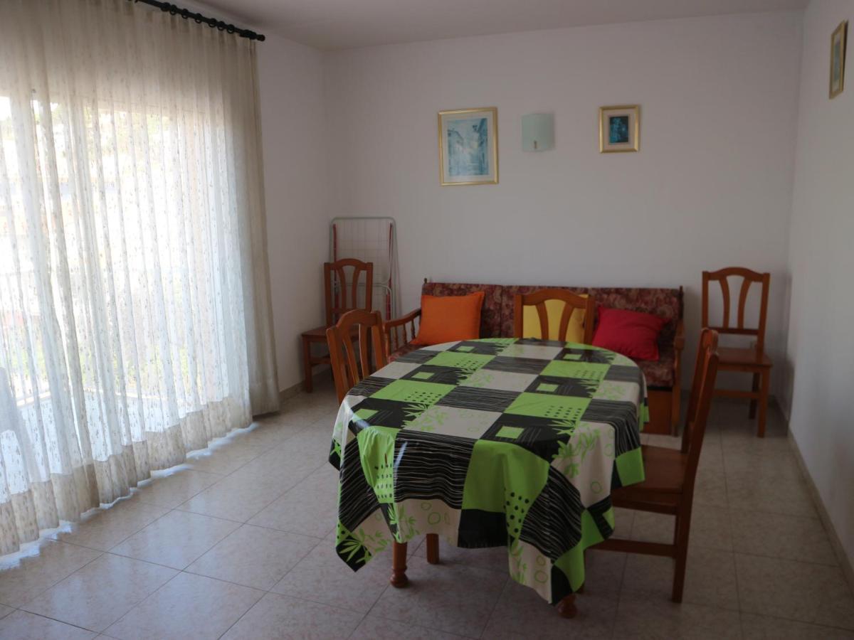 Leo Apartment