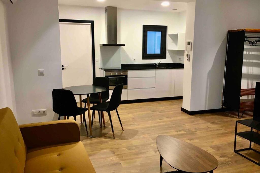 Loft De Diseño Con Balcon Apartamento Figueras