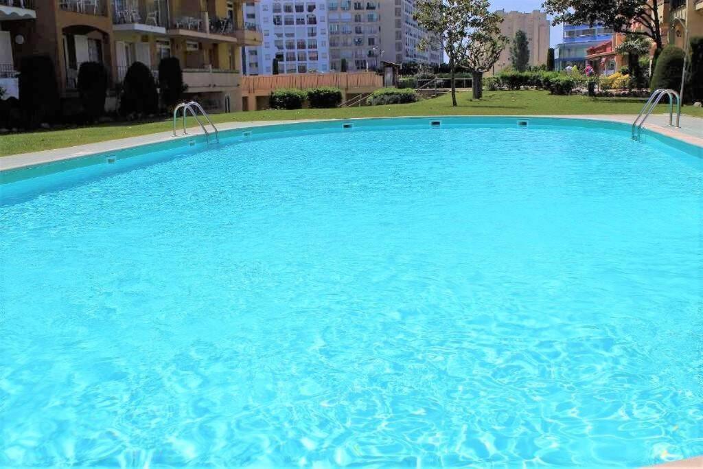 A 5 Min Del Mar Caminando, Varias Piscinas, Wifi Karim Apartamento