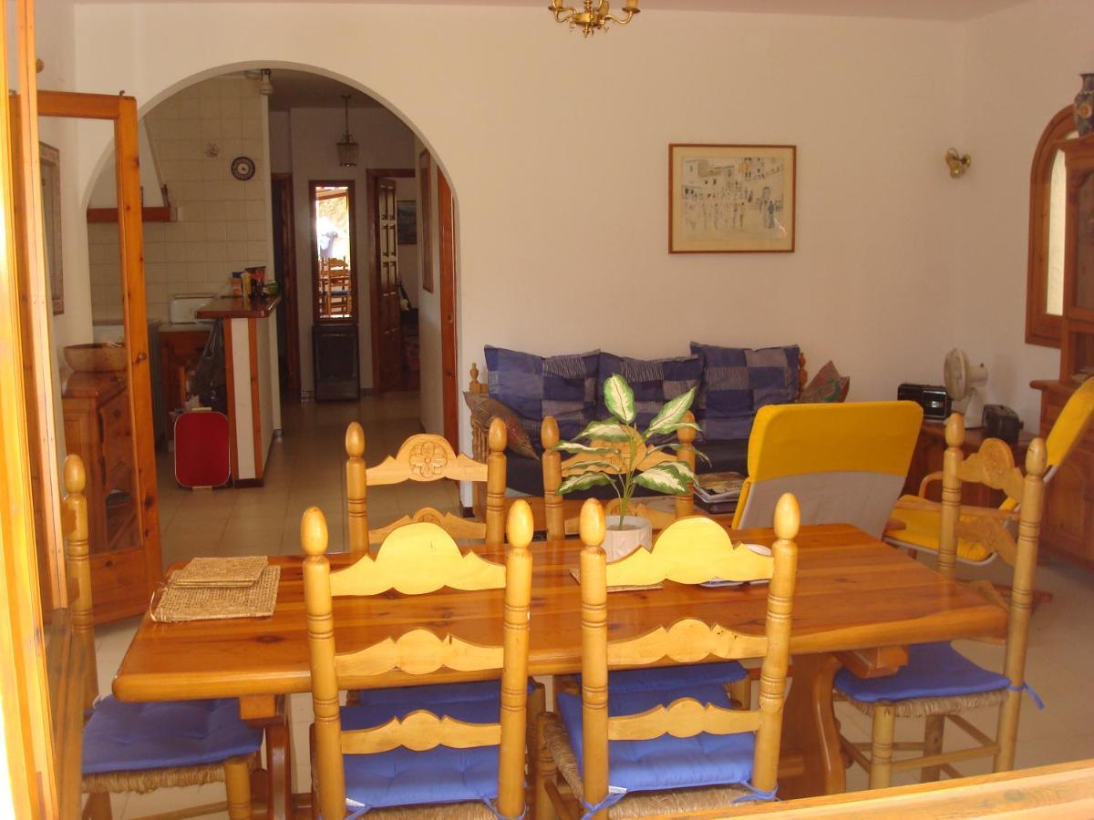 Beautiful Detached Close To Sandy Beach, Shops And Restaurants