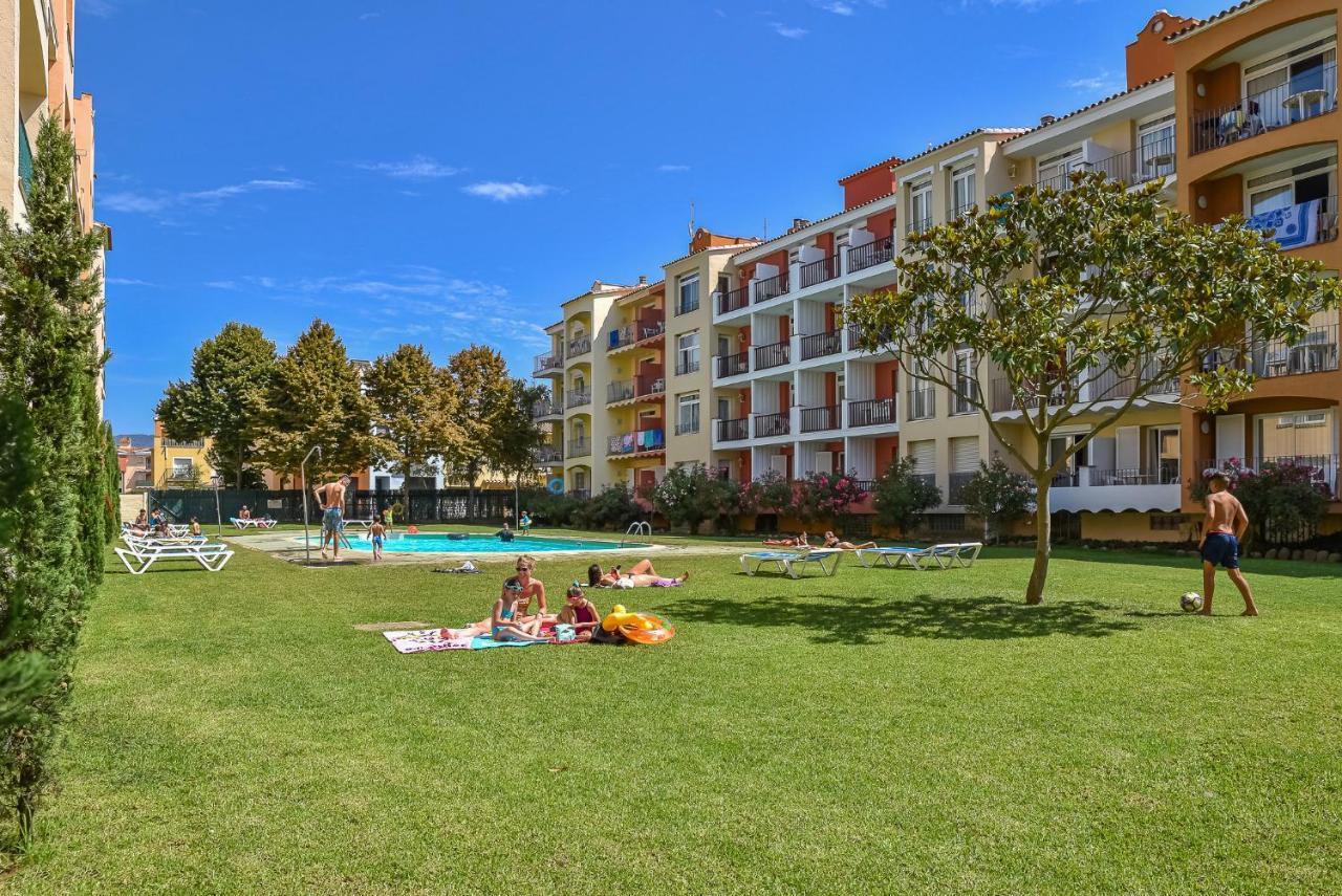Aptos. Comte D´empuries Apartamento *