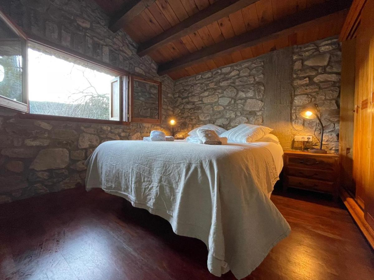 Chalet El Vilarot. La Casa De Piedra En La Naturaleza. *