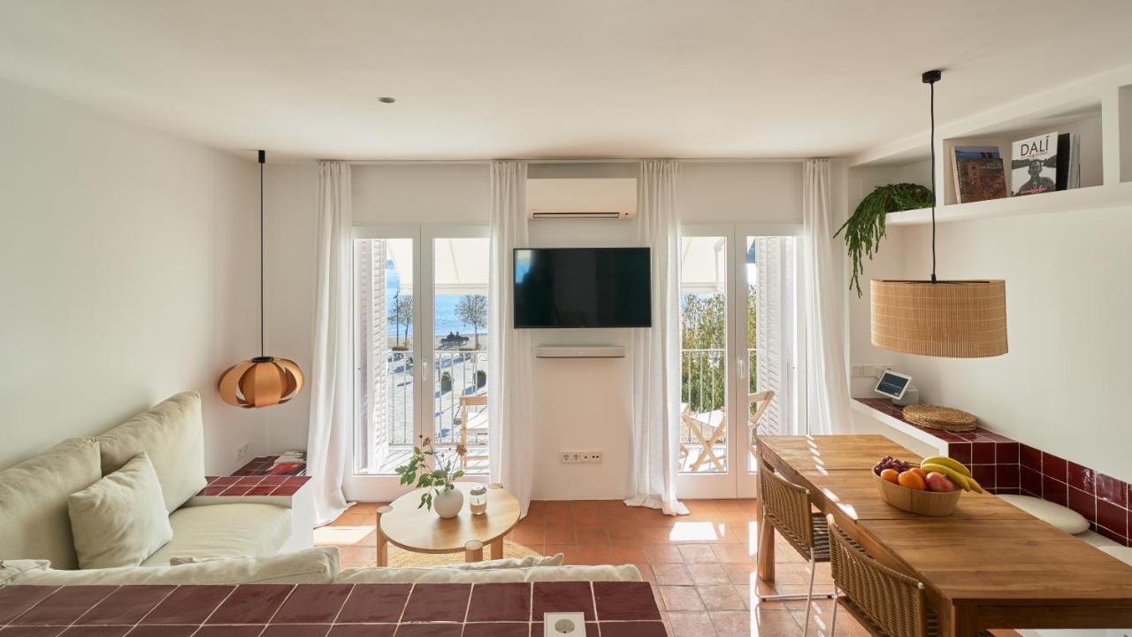Beachfront In Center * Cadaques