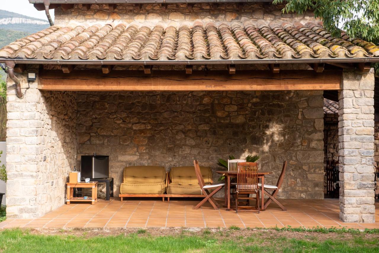 El Vilarot. La Casa De Piedra En La Naturaleza. * Gerona