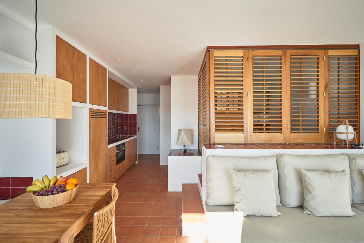 Beachfront In Center Apartment