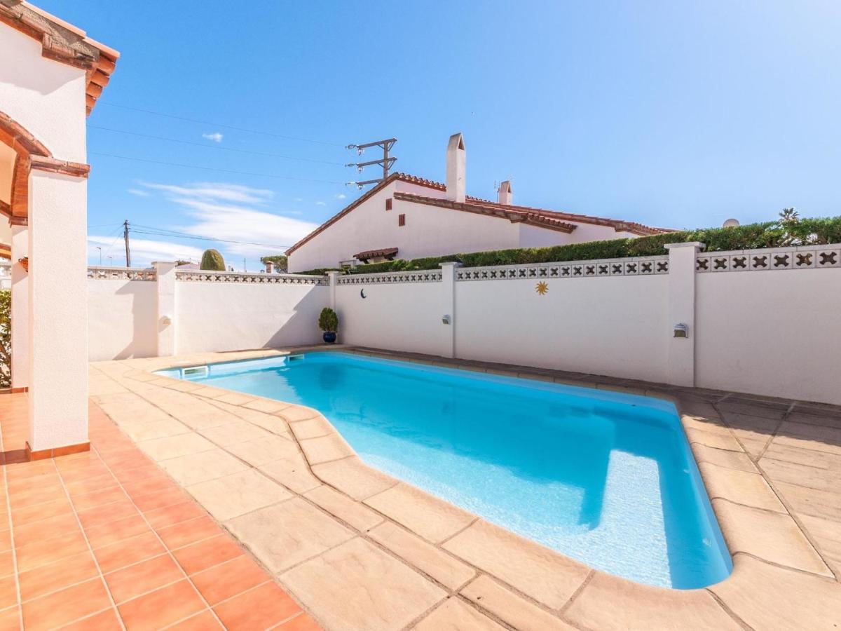 Cosy Holiday With Swimming Pool Holiday home L'Escala